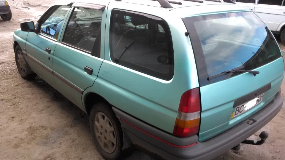 Ford Escort зелений універсал 3