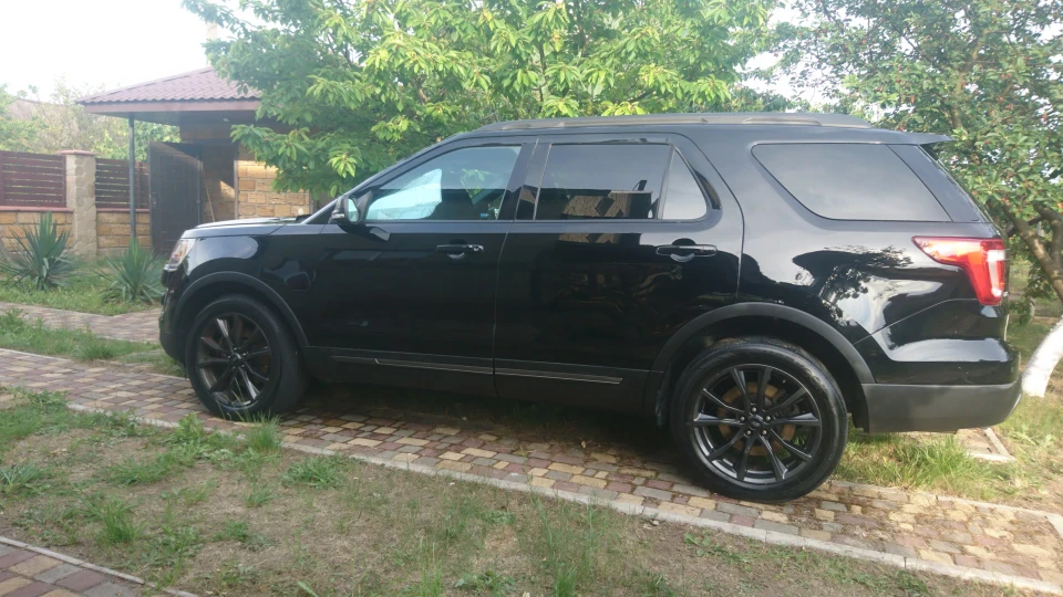 Ford Explorer Афроамериканець)
