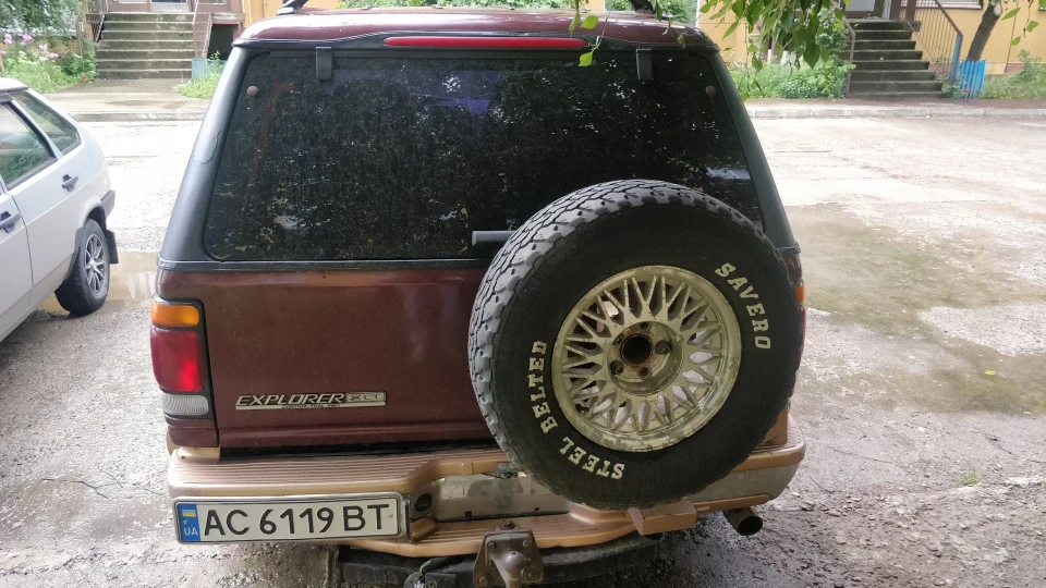Ford Explorer Червоний трактор XLT 2