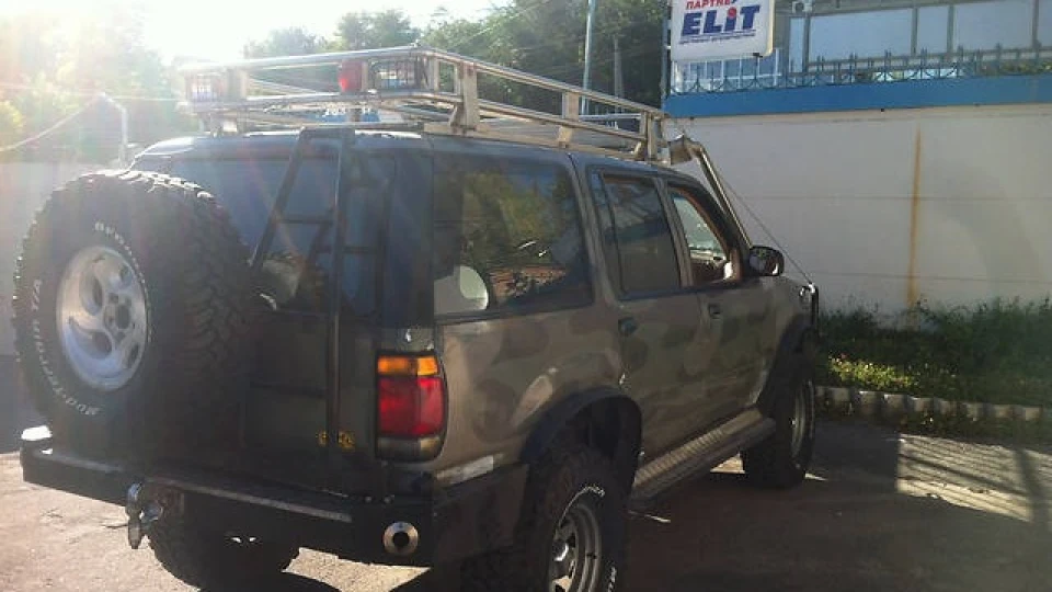 Ford Explorer вояка 2
