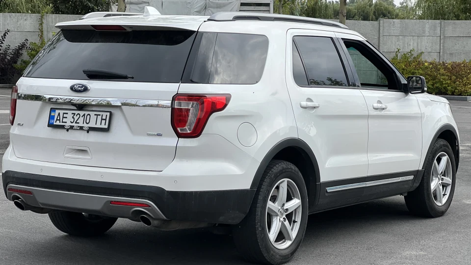 Ford Explorer XLT 3