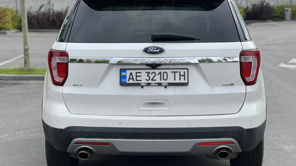 Ford Explorer XLT 4