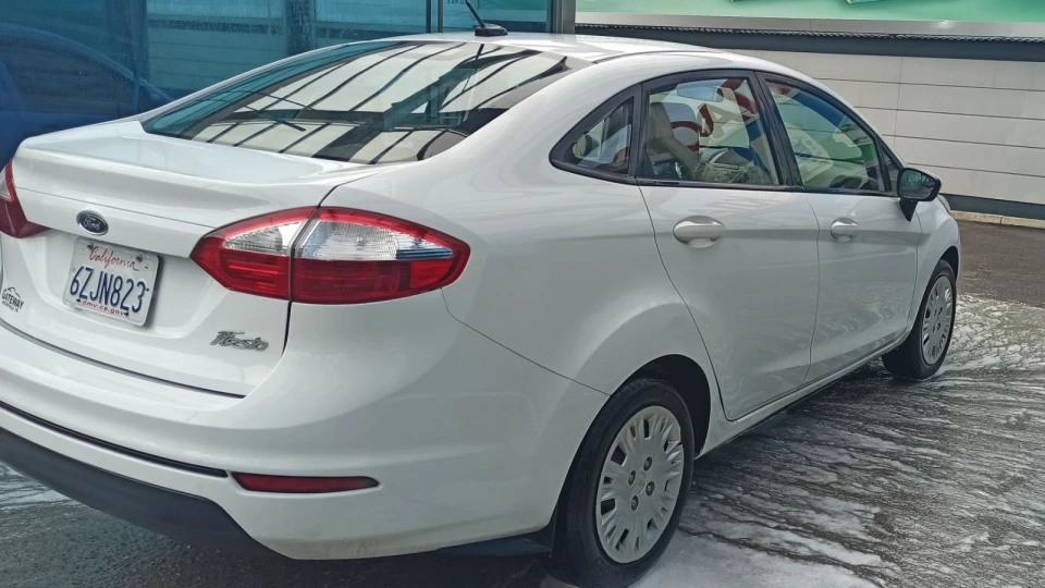 Ford Fiesta Sedan Несподівано жвава 3