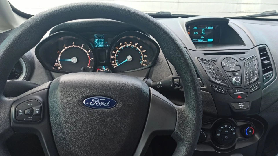 Ford Fiesta Sedan Несподівано жвава 4