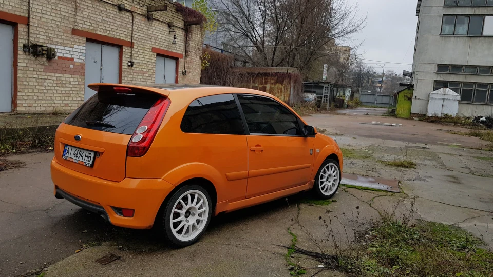 Ford Fiesta ST Апельсин 2