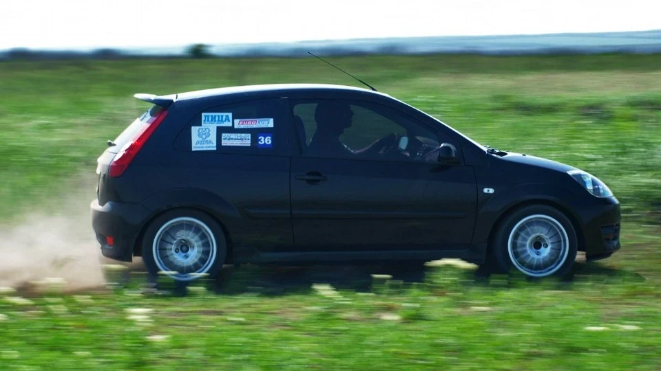 Ford Fiesta ST чорна іскра