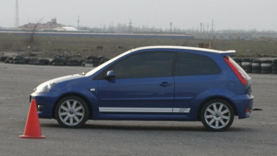 Ford Fiesta ST смугастий рейс... 2