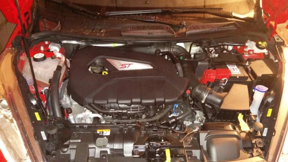 Ford Fiesta ST Race Red 2