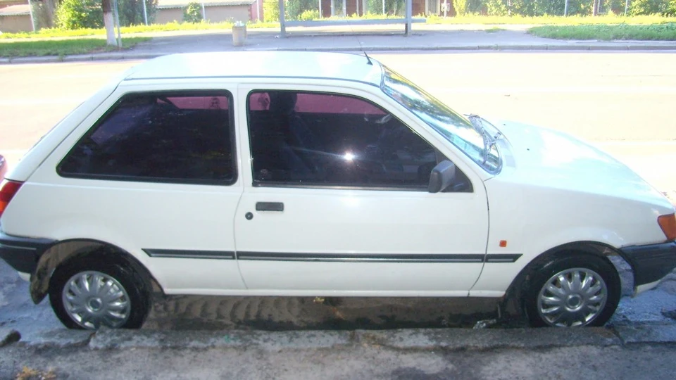 Ford Fiesta 1.1 white noise 2