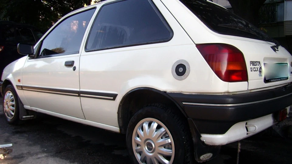 Ford Fiesta 1.1 white noise 3