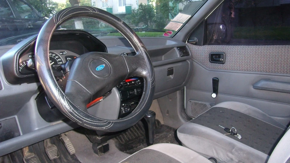 Ford Fiesta 1.1 white noise 5