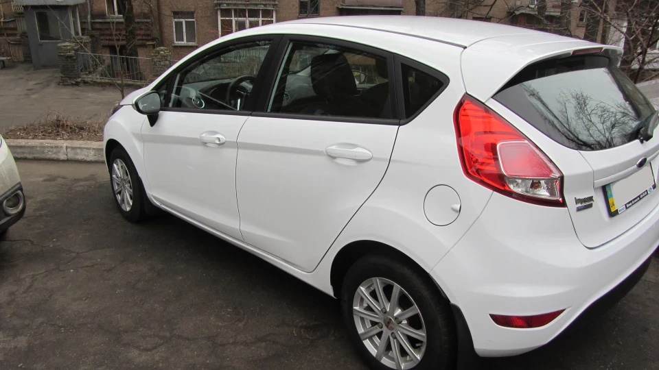 Ford Fiesta 1.5 TDCI Frozen ツ 3
