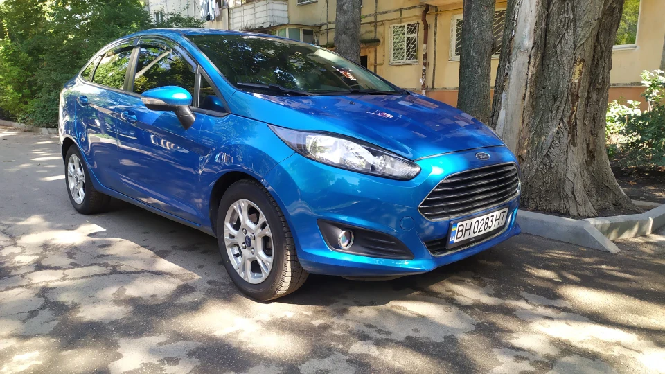Ford Fiesta 1.6 синій металік