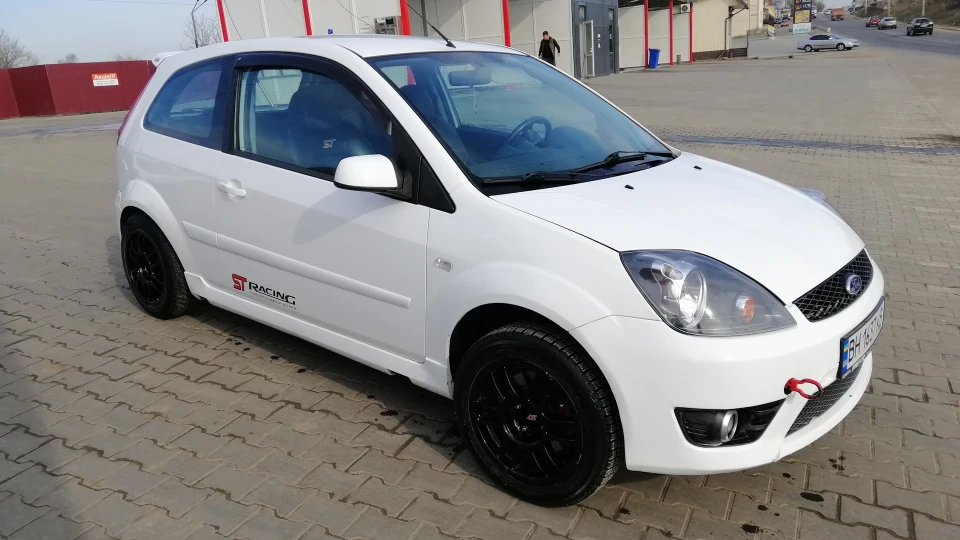 Ford Fiesta 2.0 ST 4