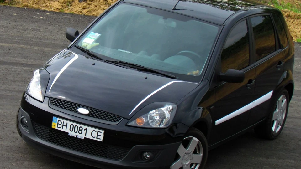 Ford Fiesta ٩(●•)۶ 5