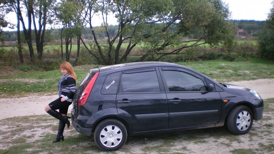Ford Fiesta Брюнеточка 5