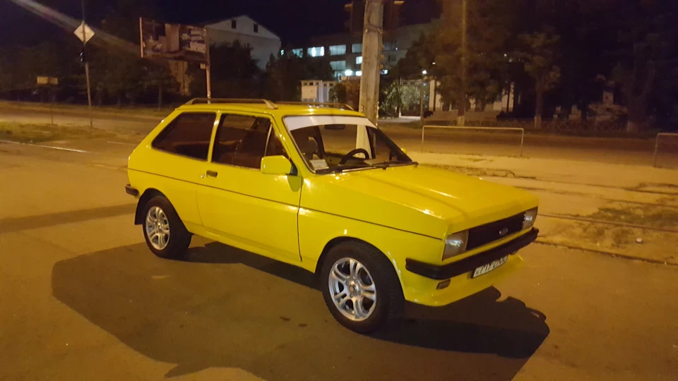 Ford Fiesta Фієста кольору лимон 1.0 2