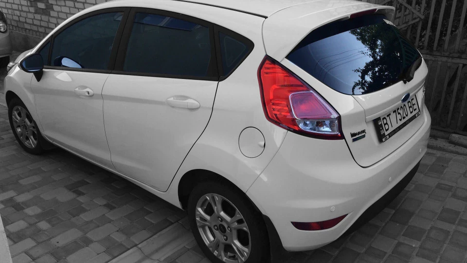 Ford Fiesta Frozen white 4