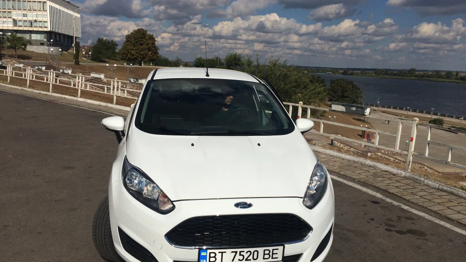 Ford Fiesta Frozen white 5