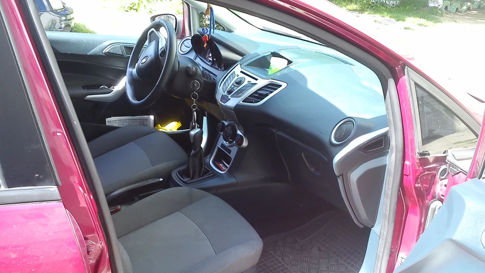 Ford Fiesta Hot Magenta 4
