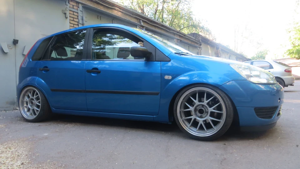 Ford Fiesta Low 4