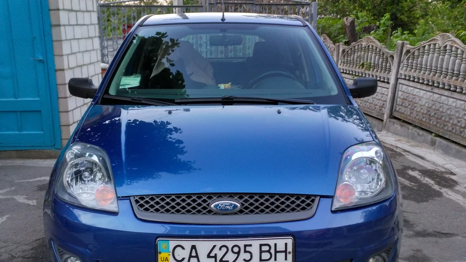 Ford Fiesta ("Ocean-Blue") 4