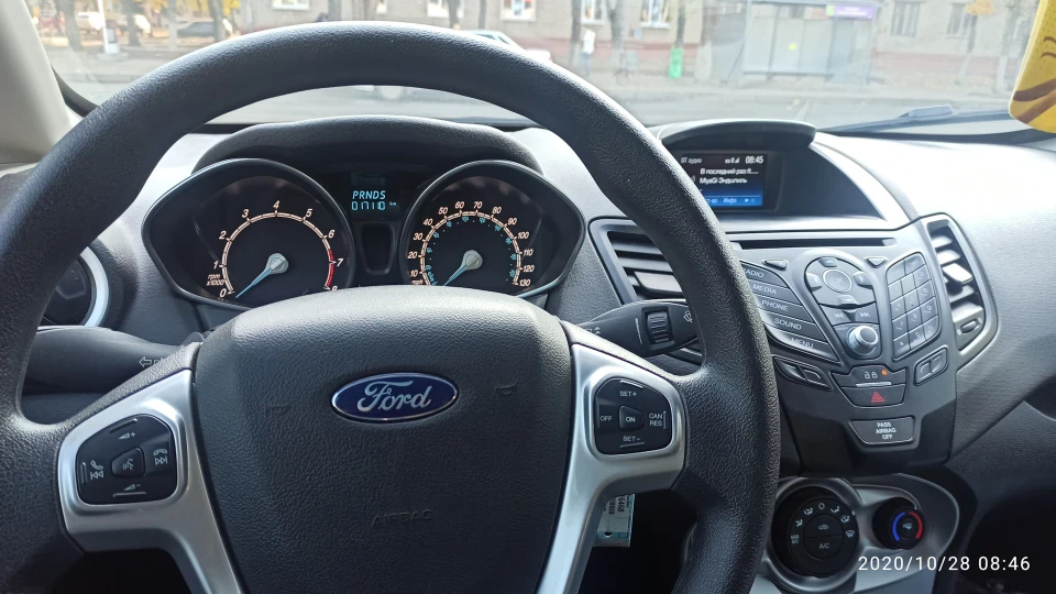 Ford Fiesta SE а не ST 4