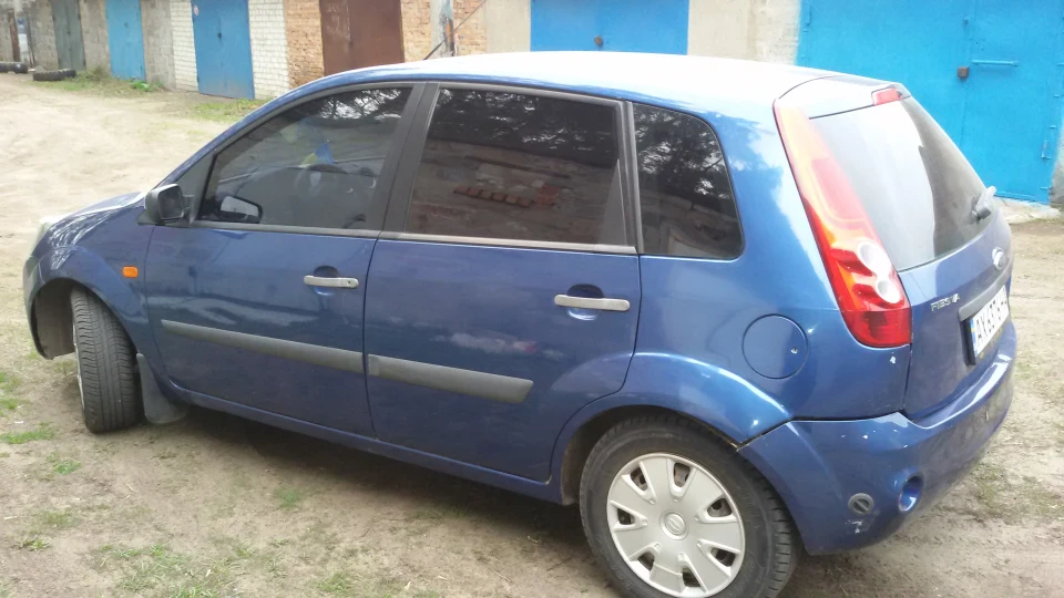 Ford Fiesta Синяя пташка )