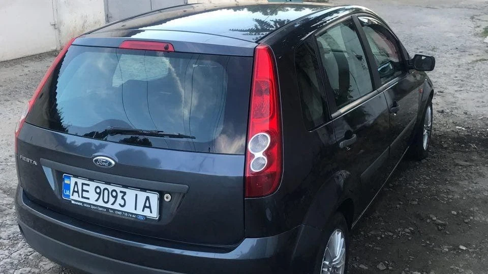 Ford Fiesta Шкарлупка 3