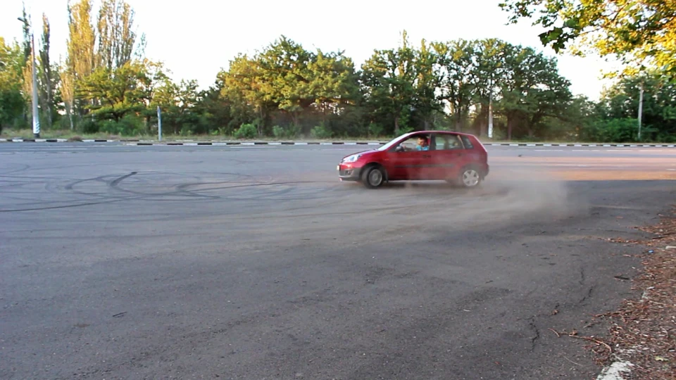 Ford Fiesta Скромний стікер 3