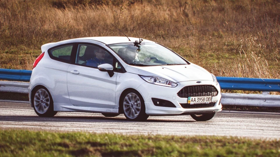 Ford Fiesta ≥ Sport 2