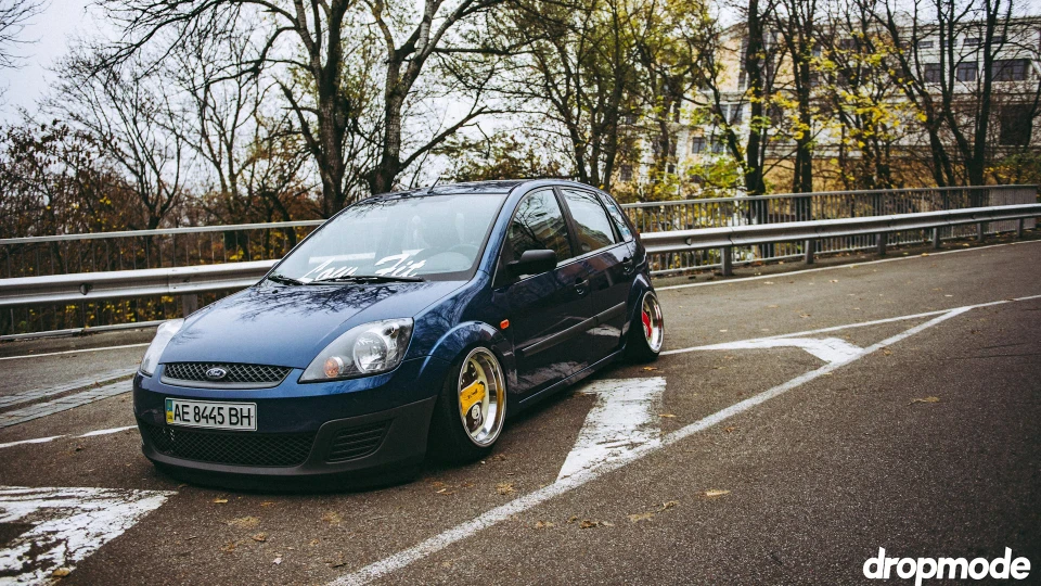 Ford Fiesta stance on air suspension 3