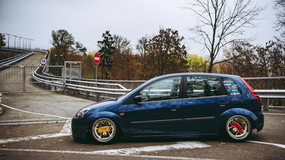 Ford Fiesta stance on air suspension 4