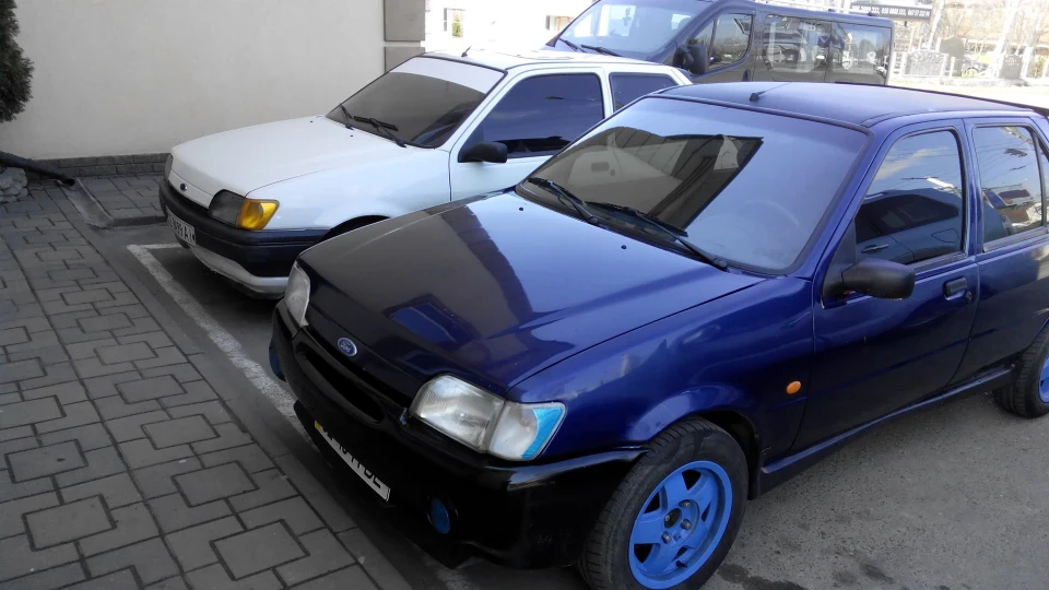Ford Fiesta табуретка з дахом