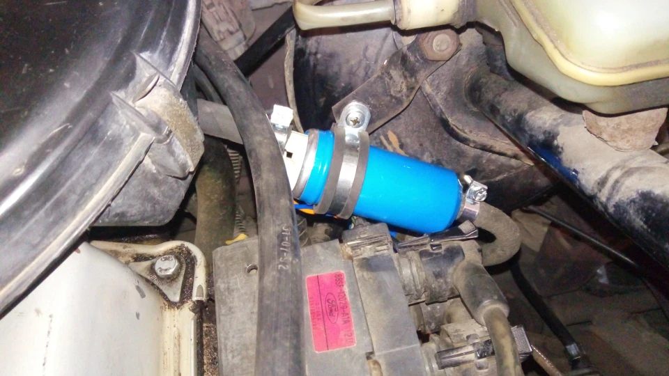 Ford Fiesta Вишневий пепелац 2