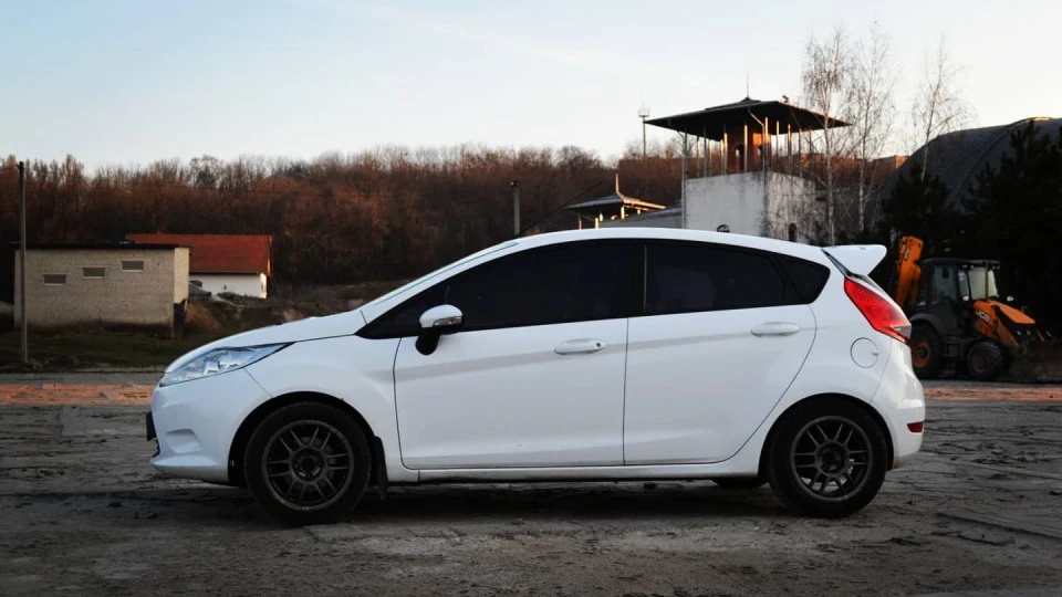 Ford Fiesta White 5