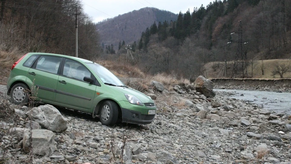 Ford Fiesta Зелена 3