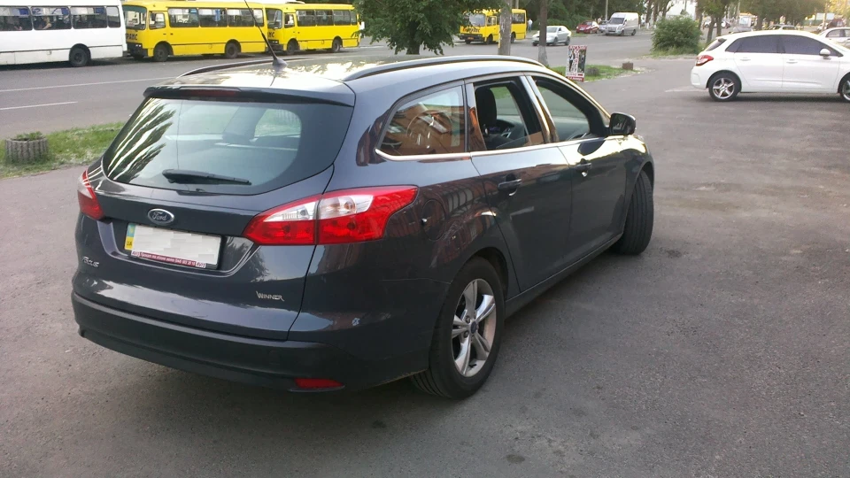 Ford Focus Hatchback 4