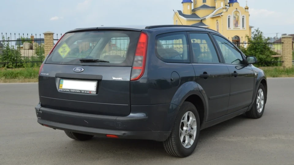 Ford Focus Hatchback 1.6 100 л.с. Sea Grey 3
