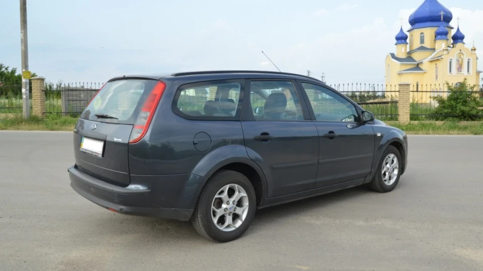 Ford Focus Hatchback 1.6 100 л.с. Sea Grey 4
