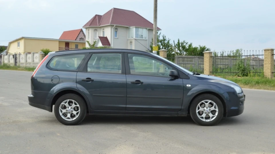 Ford Focus Hatchback 1.6 100 л.с. Sea Grey 5