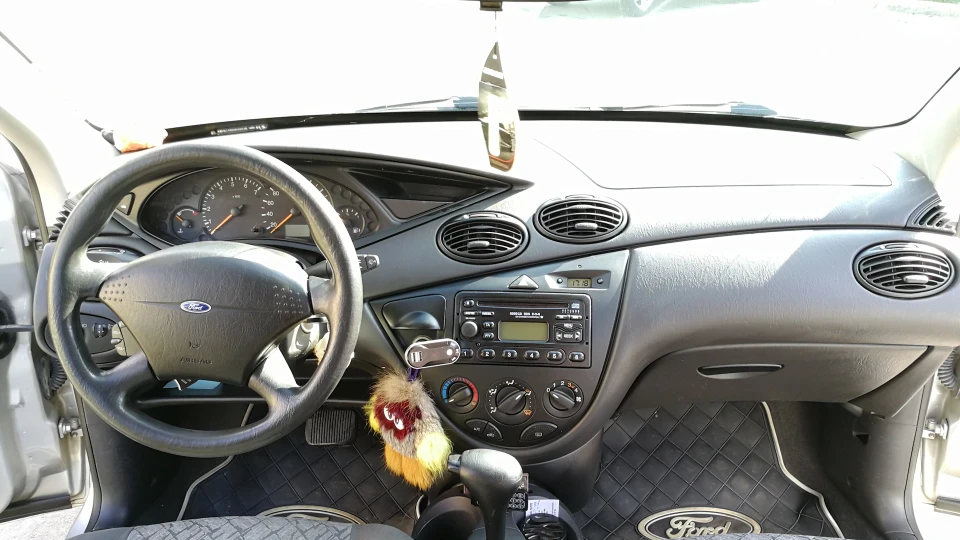 Ford Focus Hatchback 1.6 100л.с. Сріблястий 4