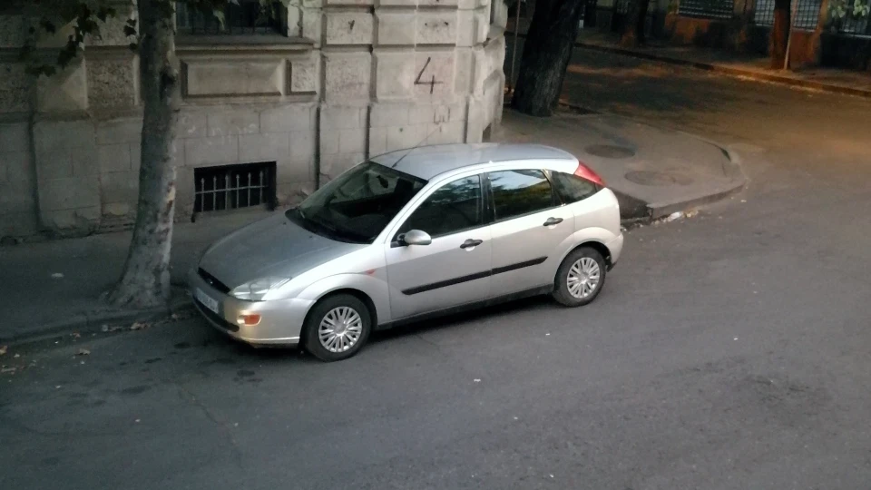 Ford Focus Hatchback 1.6 100л.с. Сріблястий 5