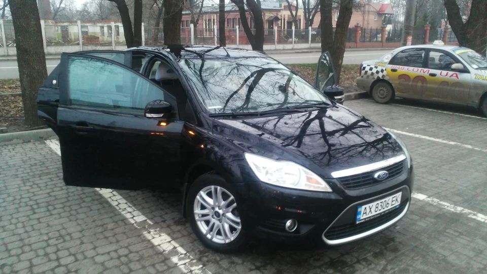 Ford Focus Hatchback 1.6 ghia 115 л.с.