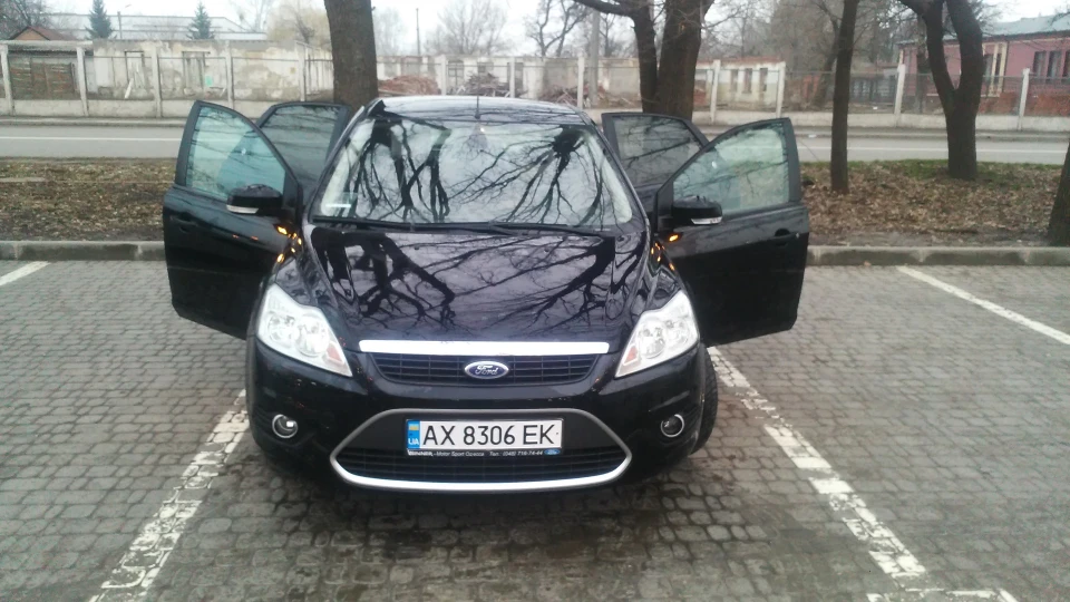 Ford Focus Hatchback 1.6 ghia 115 л.с. 3