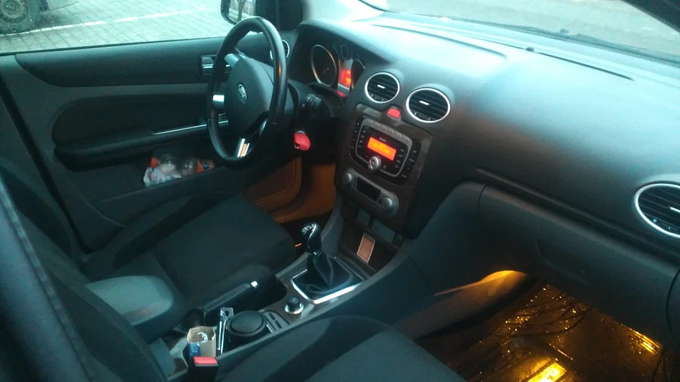 Ford Focus Hatchback 1.6 ghia 115 л.с. 4