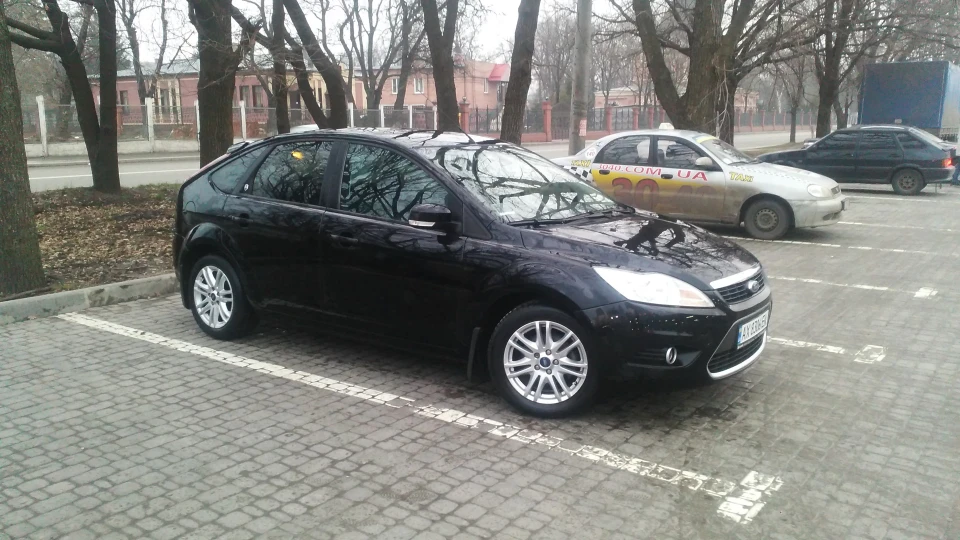 Ford Focus Hatchback 1.6 ghia 115 л.с. 5