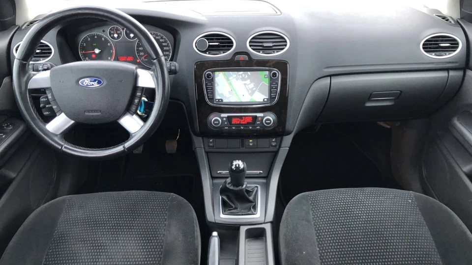 Ford Focus Hatchback 1.6 хутро Ghia Волошка