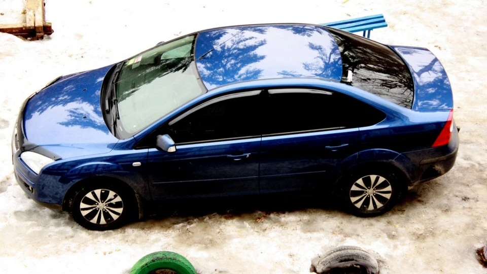Ford Focus Hatchback 1.6 темно синій металік 2