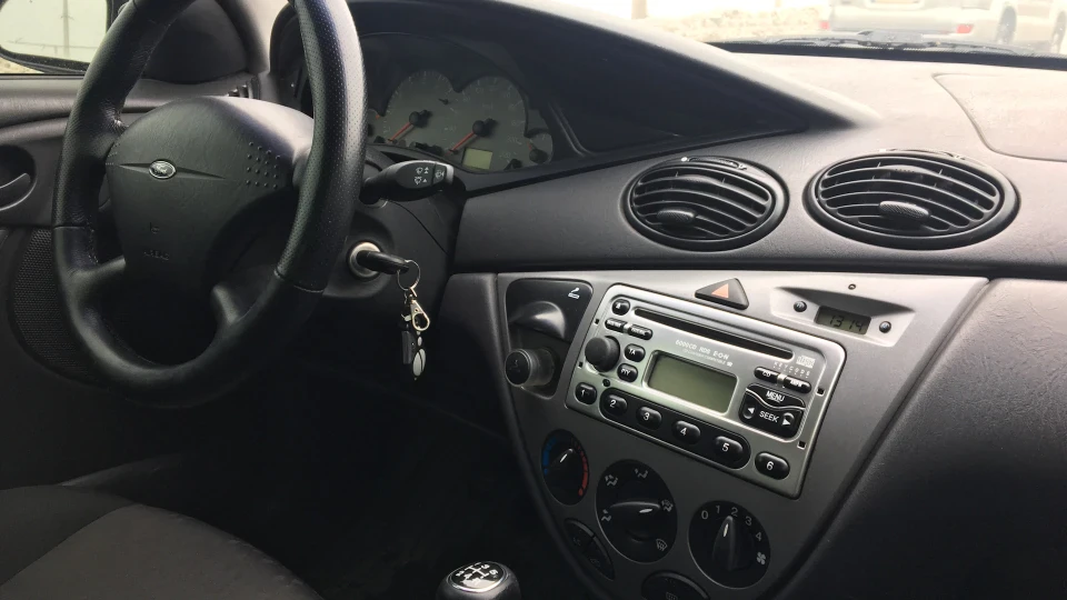 Ford Focus Hatchback 1.8 Zetec 2
